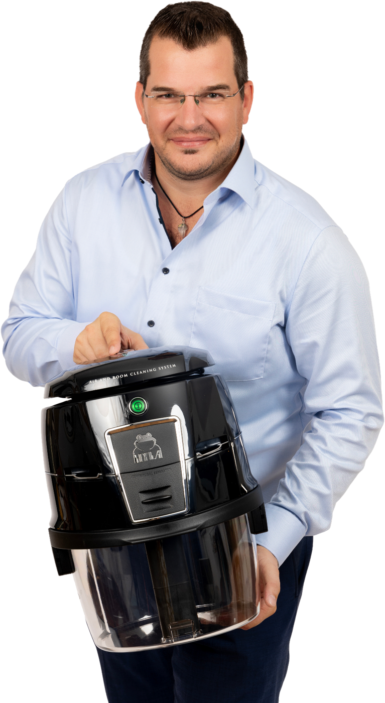Wolfgang Stefan Weber mit dem HYLA EST Defender Gerät